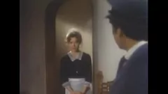 Redare Fundul mare al servitoarei este bătut adânc de penisul uriaș al lui Ron Jeremy într-o scenă de muie aburoasă cu Veronica Hart