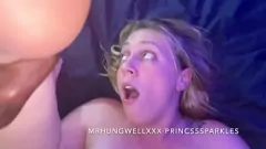 Reproduzir Chloe Sparkles dá um boquete interracial desleixado e me faz esguichar forte