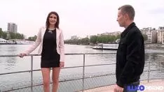 Jouer La femme rousse veut vous montrer ce qu'elle peut faire