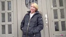 Oynat Sandy dövmeli bir fitness öğretmeni var seks için para