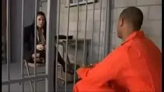 Reproduzir Bom pênis moreno fode um prisioneiro na prisão
