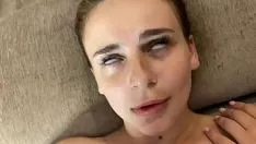 Oynat xxl gözlerini deviren pornografik kız kardeş