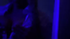 Oynat Göğüsleri çok küçük ve uzun olan genç bir bayana oral seks yapın