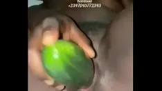 تشغيل Tattoasa الذي يحب الرقص عاريا على كاميرا الويب