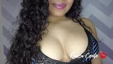 Reproducir Esta morena que tiene sexo con él en el dormitorio es muy pequeña y sexy