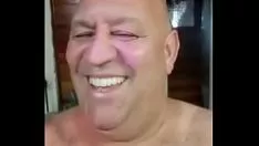 Jouer J'enfonce toute la bite dans la chatte chaude