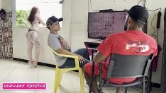 Redare Negru care a comandat la el acasa o femeie grasa blonda de care sa se infrupte si sa se