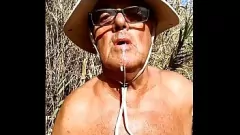 Abspielen Cumming on the Beach: Das Outdoor-Handjob-Abenteuer eines europäischen Amateurs mit Bengeemans haarigem Schwanz und großen Eiern