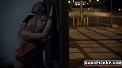 Oynat Petite Teen Hippi Lilly Sapphire Açık Havada Büyük Sert Horoz ile Çılgınlaşıyor