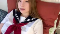 Afspelen Sexy schoolmeisje in cosplay wordt gevingerd tot extase - echt orgasme gegarandeerd