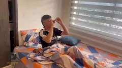 Afspelen Mijn stiefmoeder geeft me Viagra en neukt me hard in mijn kont. H.L.
