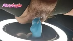 تشغيل BBW Misty Thyghs ركوب الديك الدهون ويتم تغطيته في نائب الرئيس