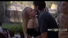 تشغيل لا يستطيع العم الطويل مقاومة سحر ابنة أخته العاطفية