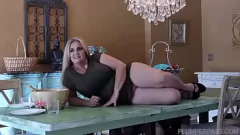 Jouer Cami Cooper devient coquine lors d'une rencontre interraciale dans les coulisses avec Jax Slayher